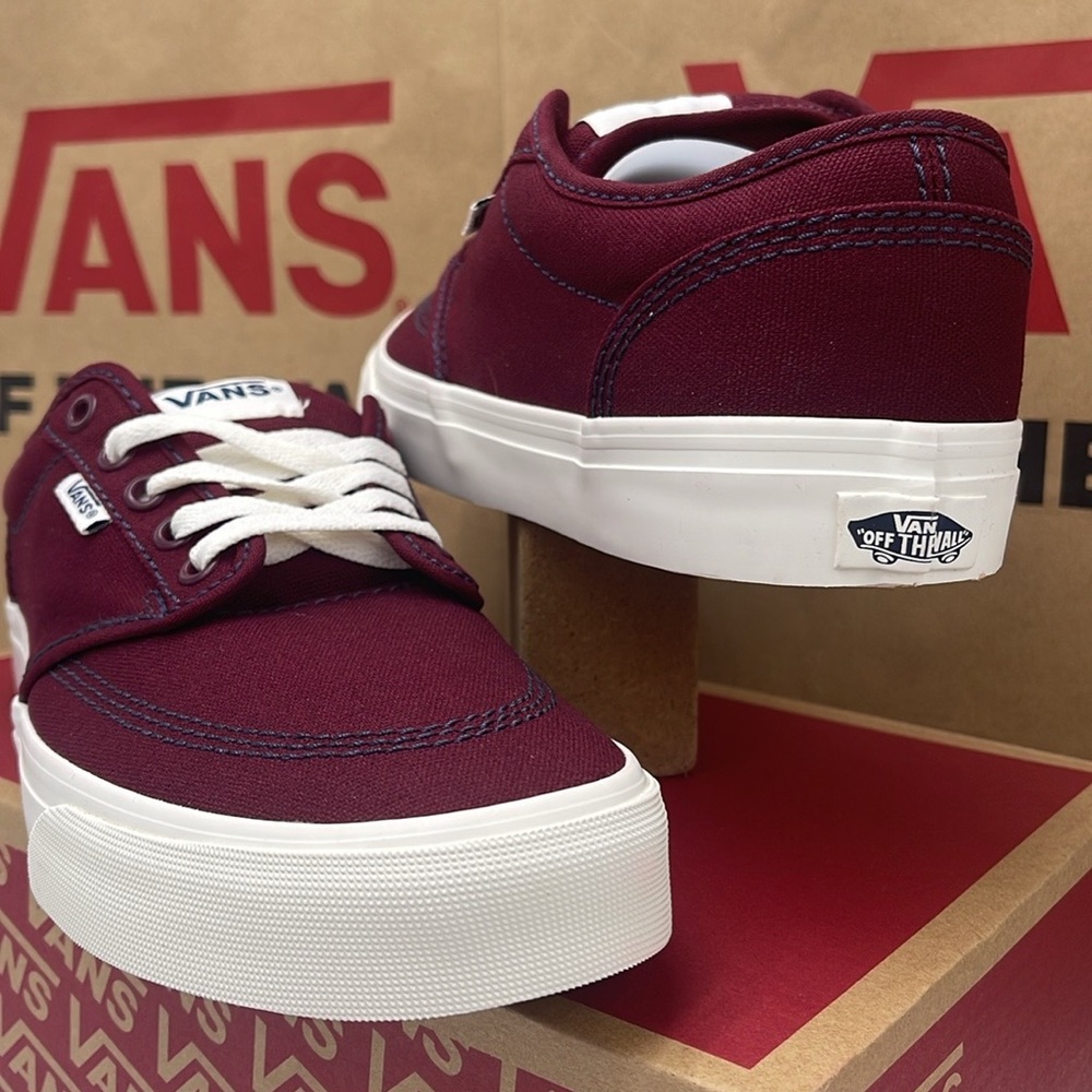 Vans WMNS Burgundy Canvas Sneakers Atwood
Outdoor Port Rovale
VN000CX84QU - Picture 9 of 16